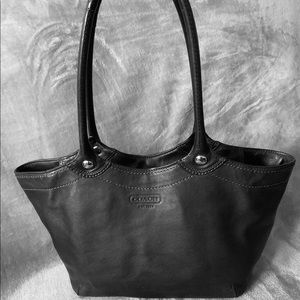 🖤COACH BLACK LEATHER TOTE🖤